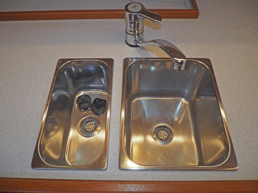 Saloon, Accommodation